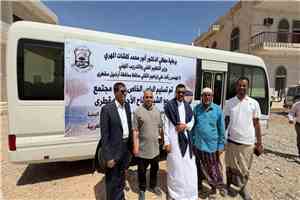 القائم بأعمال محافظ أرخبيل سقطرى يدشّن تسليم باص كلية المجتمع