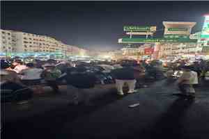 تجمعات شعبية في المعلا تطالب بحلول عاجلة لأزمة الكهرباء