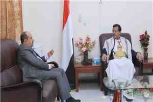 وكيل محافظة مأرب يناقش مع نائب وزير الشؤون الاجتماعية دعم السلطة المحلية لمواجهة التحديات الإنسانية