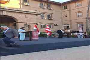 الجامعة الأمريكية في بيروت تعلن منح الباحث اليمني عبدالله الوزير العولقي جائزة غسان الرشاش الأكاديمية.