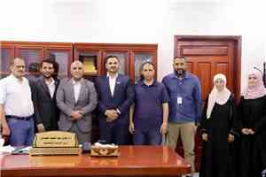 وزير التربية والتعليم (العبادي) يبحث مع منظمة CRS الأمريكية خطة تأهيل 34 روضة في عدن ولحج والضالع