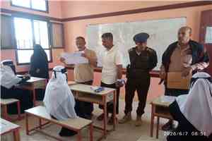 مدير عام مديرية بروم ميفع بمعية مدير إدارة التربية والتعليم بالمديرية يدشنان إختبارات شهادة الثانوية العامة بقسميها العلمي والأدبي