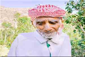 ​أولاد وإخوان وأبناء إخوة الفقيد "زيد علي العمري" بسرار يرفعون رسالة شكر وعرفان لكل من شاطرهم مصابهم