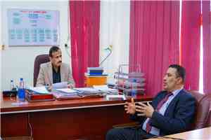 محافظ شبوة يبحث مع هيئة استكشاف النفط خارطة الحقول النفطية وآليات حماية مواردها.