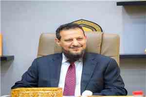 مسؤول حكومي يدعو لمنح قيادة عدن الوقت الكافي لمعالجة التحديات الخدمية