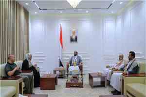 العرادة يلتقي فريق مكتب المبعوث الأممي ويؤكد دعم الجهود الأممية لإنجاح تنفيذ اتفاق إطلاق سراح المحتجزين
