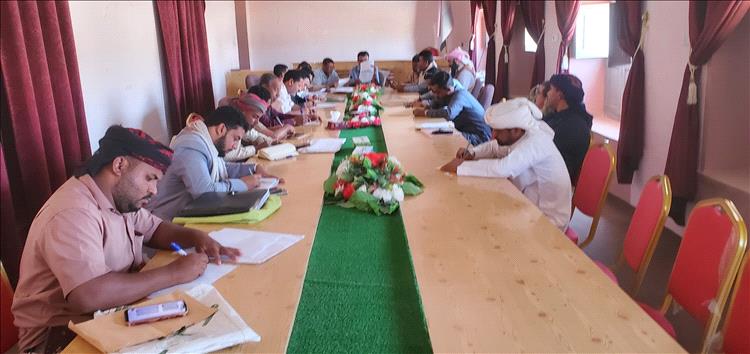 فتح مظاريف مناقصات العامة بشأن بناء 9 صفوف دارسيه بمدرسة منخر بنين و بناء الطابق الثاني لمكتب الصحة والسكان  التابعة للسلطة المحلية بمديرية القطن