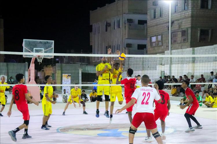 بثلاثية نظيفة… الصيادين يحلق إلى المربع الذهبي على حساب الشعب في افتتاح طائرة كأس حضرموت “تجمعنا” بالشحر