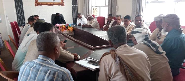 قيادة مكتب الخدمة المدنية والتأمينات بأبين تعقد اجتماعًا مع مدراء الموارد البشرية