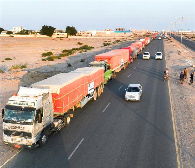 بدعم سعودي ورعاية المحافظ عبدالرحمن شيخ.. 
استمرار توزيع 17100 سلة غذائية لمنتسبي التربية والتعليم بالعاصمة عدن