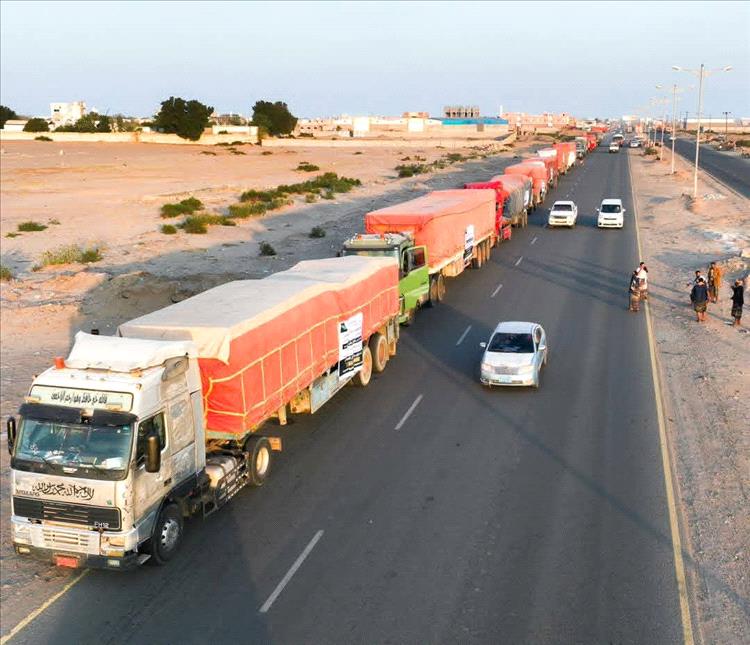 بدعم سعودي..استمرار توزيع 17100 سلة غذائية لمنتسبي التربية والتعليم بالعاصمة عدن