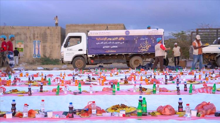 تعز: خلية الأعمال الإنسانية تقيم مشروع إفطار في مديرية موزع