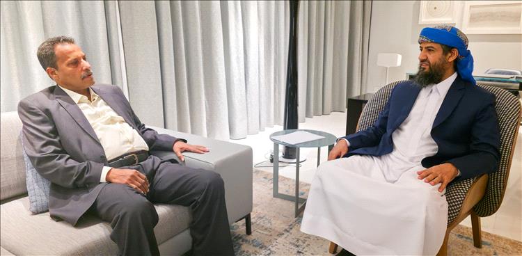 المحرّمي يلتقي محافظ أبين ويؤكد دعم جهود تطبيع أوضاع المحافظة وإنهاء الجبايات غير القانونية