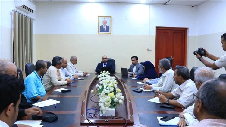 وزير  الاتصالات وتقنية المعلومات يناقش خطط تطوير الأداء وتعزيز الموارد وبناء شبكة وطنية قوية