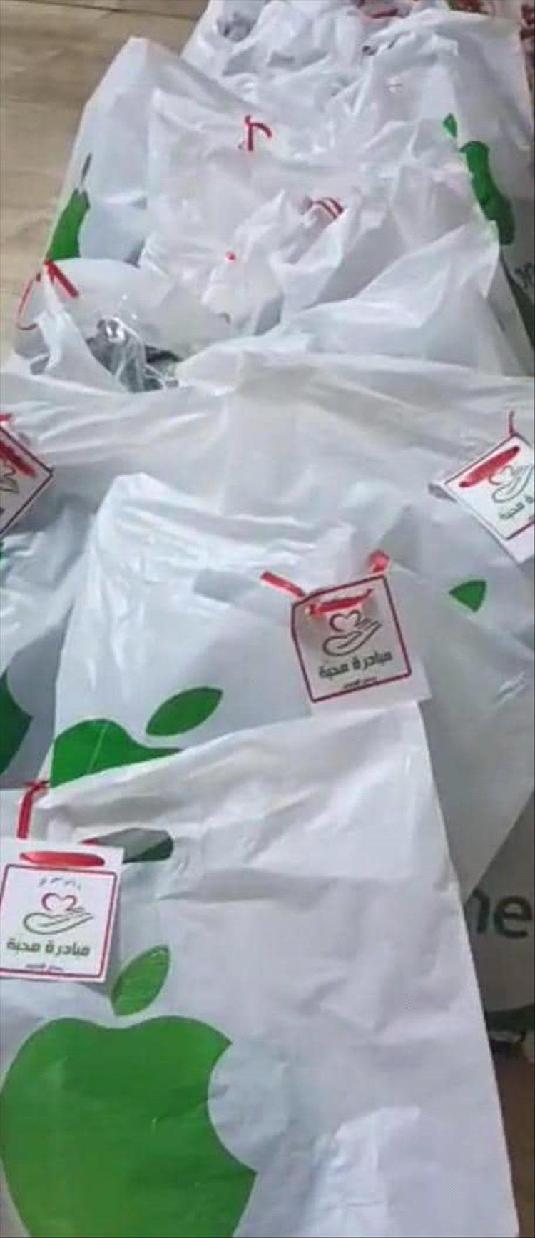 مبادرة "محبة" توزع 45 بدلة للأطفال الأيتام والأسر المتعففة في عدن خلال رمضان