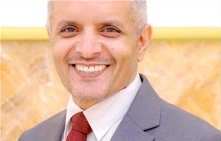 الوزير مختار اليافعي يعلّق على حادثة وفاة طفل في كريتر: «فاجعة مؤلمة ونتابع التحقيق حتى تتضح الملابسات»