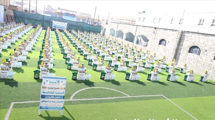 بدعم مغتربي ريمة في الرياض.. "بصمة" توزع 200 سلة غذائية للنازحين في مأرب