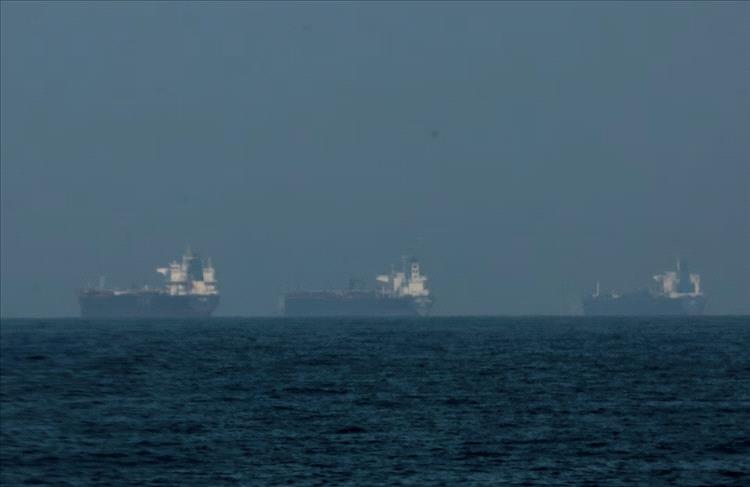 الحرس الثوري يتحدى ترامب لإرسال سفن لمرافقة الناقلات بمضيق هرمز