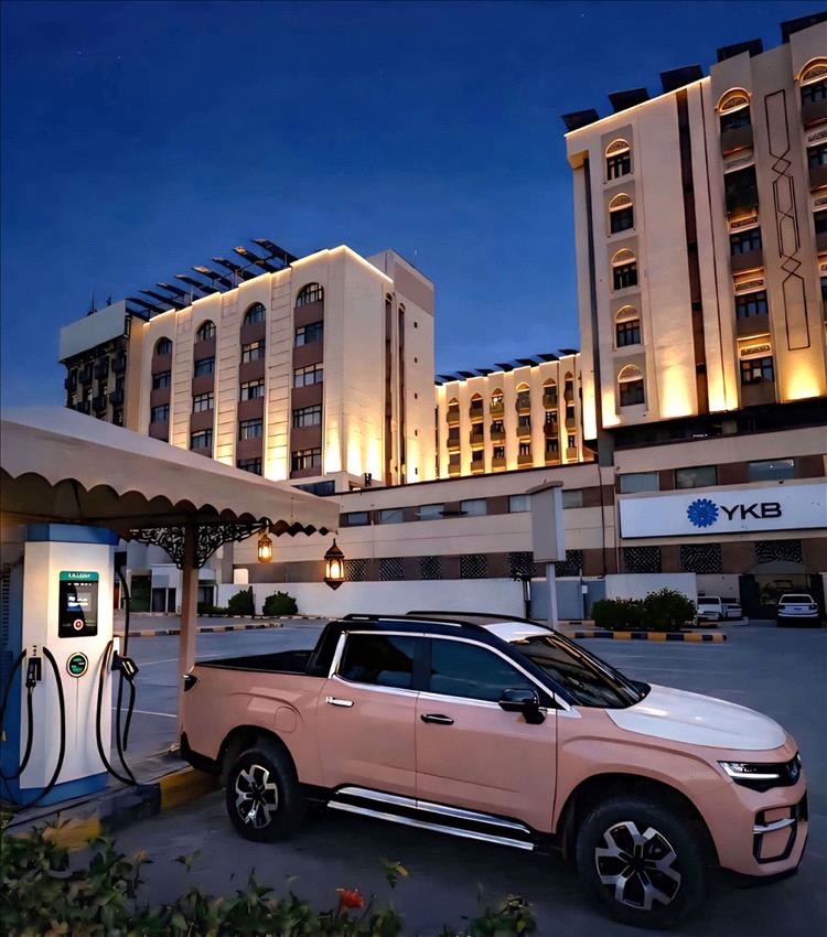 صنعاء تدشن أول محطة شحن للسيارات الكهربائية بسعر 120 ريالاً للكيلو وات