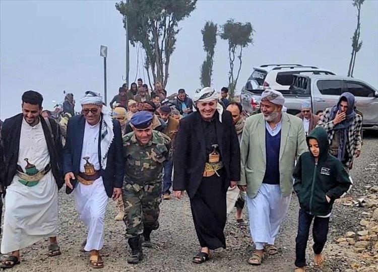 وكيلا محافظة تعز يتفقدان المرابطين في جبهتي الشقب والعروس بمديرية صبر الموادم