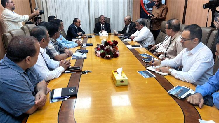 وزير النقل يعلن دعمه لاستعادة أمجاد ميناء عدن.. و"موانئ خليج عدن" تكشف عن نمو بنسبة 51%