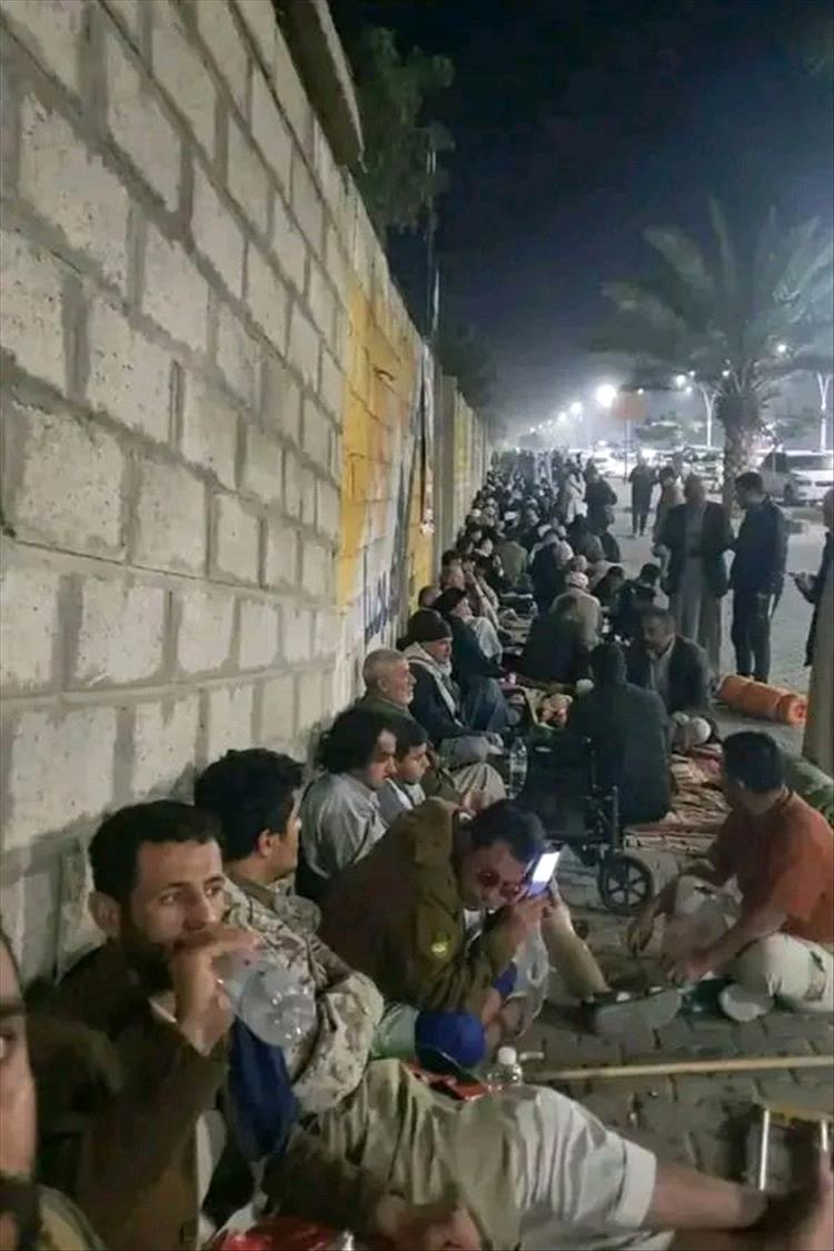 تساؤلات من جنود في مأرب حول تفاوت الرواتب بين التشكيلات العسكرية