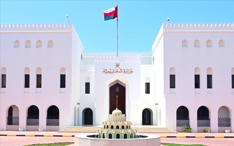 سلطنة عُمان تعلن وصول دفعات جديدة من مواطنيها القادمين من إيران ودول الخليج بسبب أوضاع الحرب