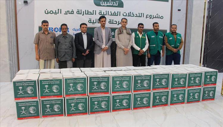 الوكيل الجيلاني يدشن توزيع السلال الغذائية للأسر الأشد احتياجا في ساحل حضرموت