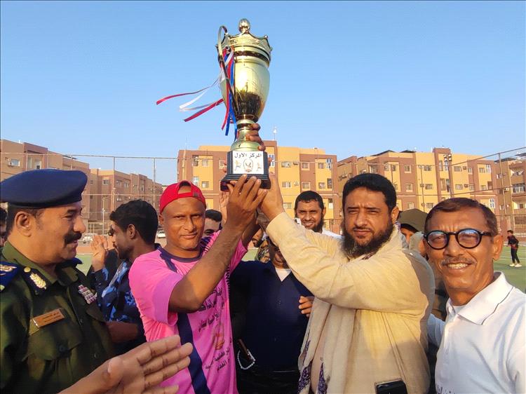 "في ختام رائع وحضور متميز "أمن لحج يتوج بالبطولة الكروية الرمضانية الثانية لوزارة الداخلية