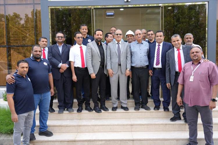 وزير الصحة يتفقد سير العمل في الشركة الدوائية الحديثة ومصنع العالمية بالمنطقة الحرة بعدن