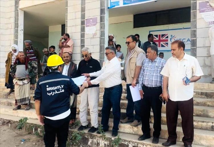 جمعية رعاية الأسرة تدشن توزيع حقائب التدريب المهني للمستفيدين في الضالع