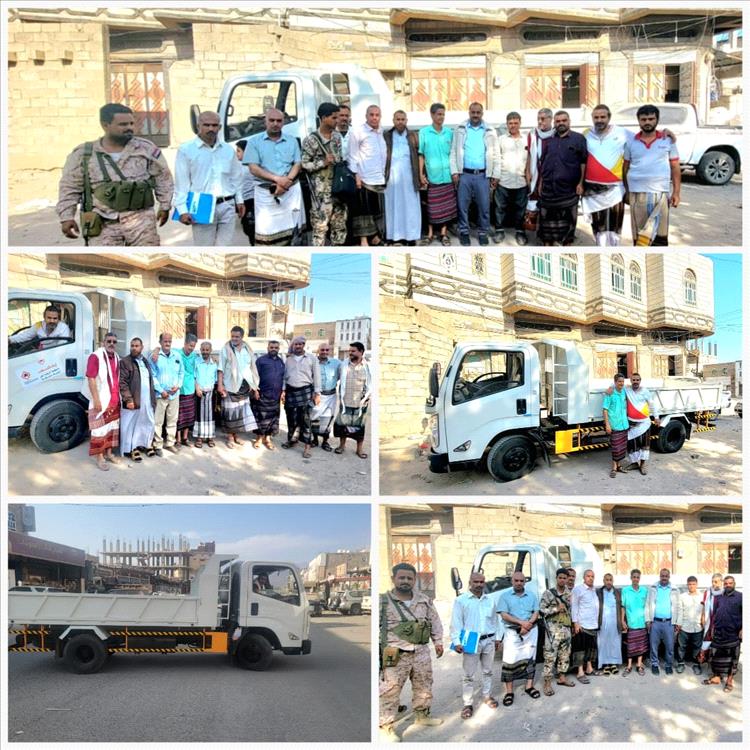 مدير عام قعطبة بكر الشاعري يستلم دعماً من منظمة البحث عن ارضية مشتركة لصندوق النظافة والتحسين بالمديرية