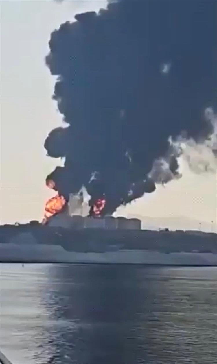 هجوم بطائرات مسيّرة يستهدف ميناء صلالة في عُمان دون خسائر بشرية