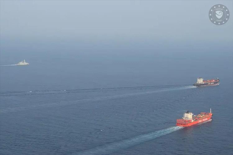 فرقاطة إيطالية تؤمّن عبور سفن تجارية في البحر الأحمر ضمن مهمة أوروبية