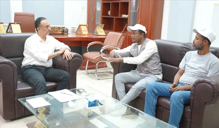 مدير صحة عدن يلتقي مؤسسة الهجرة الخيرية للتنمية ويشيد بأنشطتها الإنسانية في المحافظة