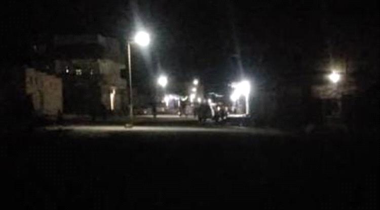 نجاح مبادرة مجتمعية لانارة الشارع الوحيد في مديرية الوضيع