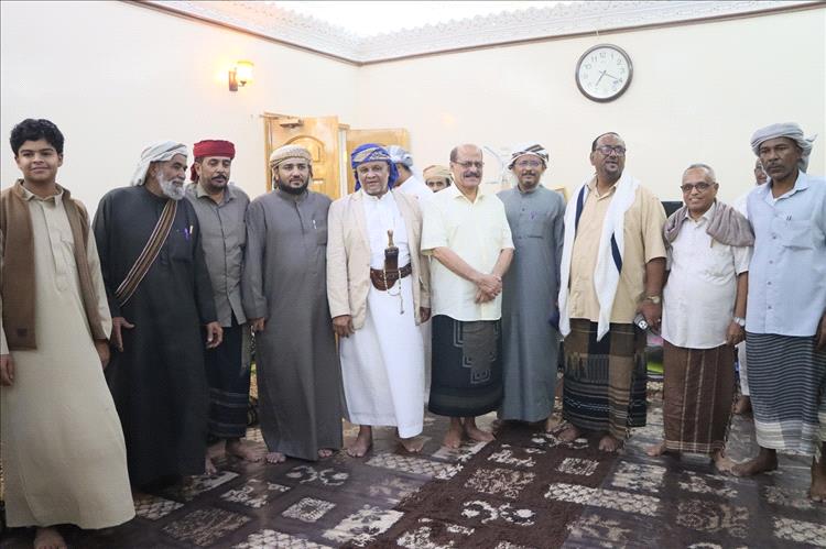 الشيخ خالد محسن العامري يقيم الافطار السنوي وأمسية رمضانية ببيته العامر بمنطقة تاربة