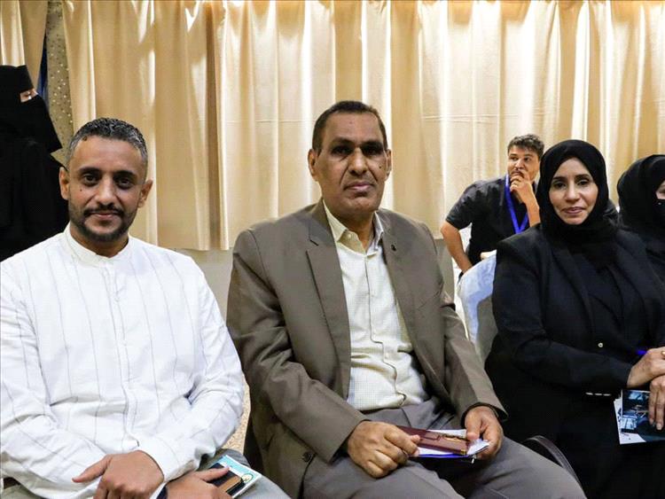 عميد كلية اللغات بجامعة عدن يشارك في فعالية حول اتخاذ القرار الجماعي