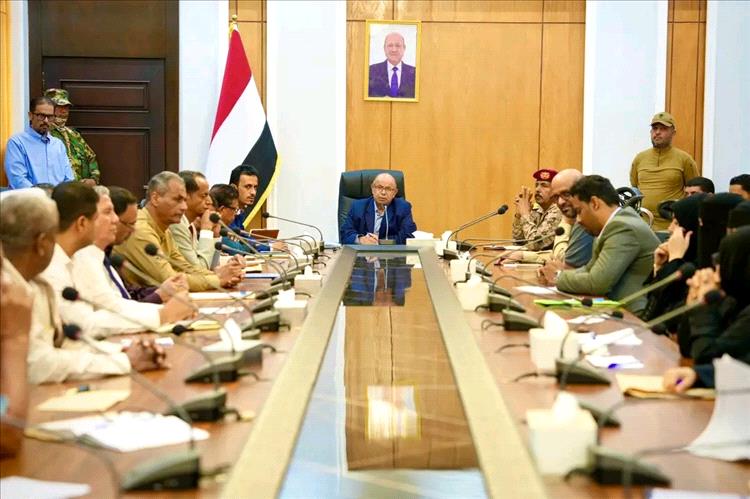 عضو مجلس القيادة الرئاسي محافظ حضرموت يترأس الاجتماع الاعتيادي للمكتب التنفيذي بساحل حضرموت ويستعرض أبرز الإنجازات والتحديات