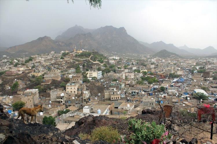 انقطاع شبكة "يمن موبايل" عن مناطق واسعة بمديرية الأزارق في الضالع