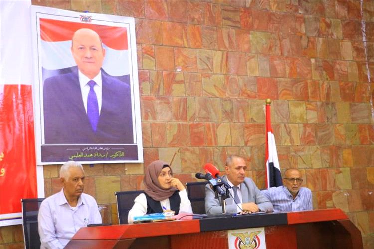 الوزيرة المقطري تؤكد أهمية تعزيز دور إدارات الشؤون القانونية في مؤسسات الدولة