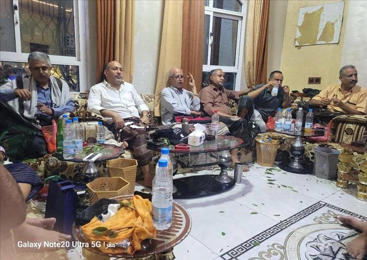 أمسية سياسية ساخنة في منتدى الشهيد القاضي عاطف بعدن بحضور نائب وزير الصناعة والنائب خالد شائف