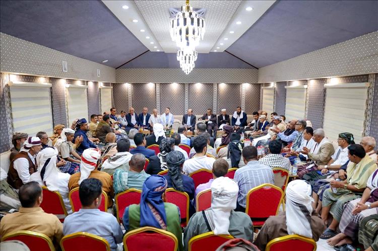 رئيس الوزراء يؤكد أن الاهتمام بمحافظة أبين أولوية حكومية بما يليق بتاريخها وتضحيات أبنائها