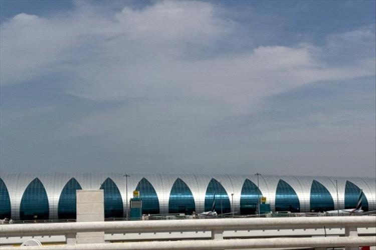 مطار دبي يستأنف بعض الرحلات بعد حريق ناجم عن هجوم بمُسيرة