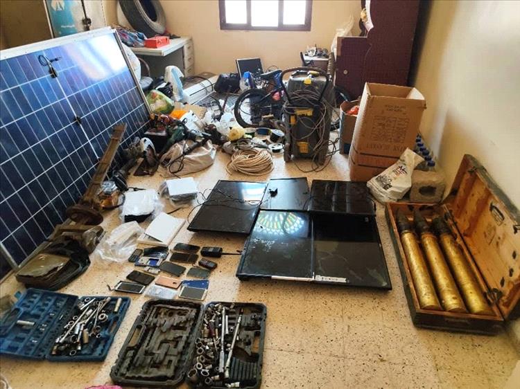 الاجهزة الامنية في المهرة تضبط خلية اجرامية متورطة بالسرقة وترويج المخدرات