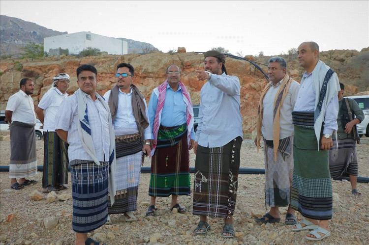 صورة من حضرموت تجمع مسؤولين سابقين يعودون لحياتهم الطبيعية بعد انتهاء مهامهم
