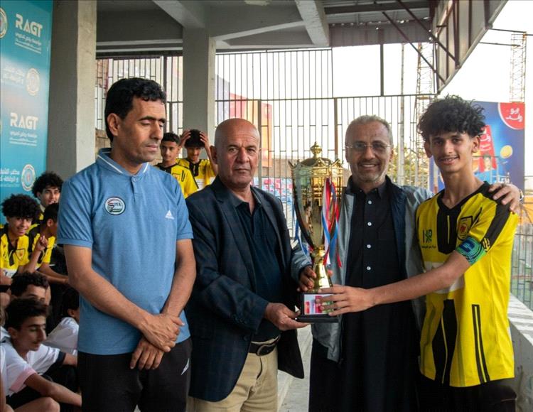 الصقر يفرض هيمنته ويتوج بلقبي الأشبال والناشئين في بطولة تعز الرمضانية