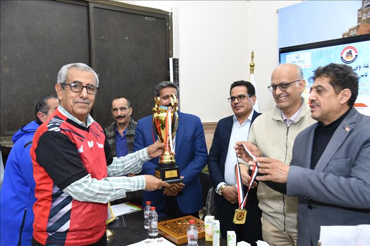 الاديمي يحرز المركز الأول في تنس الطاولة بالقاهرة