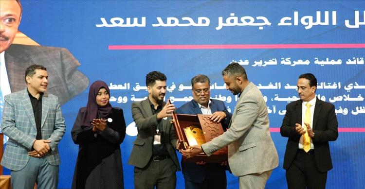 احتفالية عيد النصر تضيء سماء عدن.. الذكرى 11 عامًا لتحرير المدينة تتوج بالوفاء