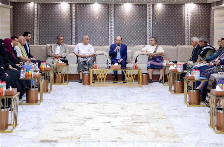 رئيس الوزراء: إنقاذ التعليم مفتاح تعافي اليمن.. والحكومة تبحث مع الأكاديميين حلولاً لأزمة المعلمين والجامعات